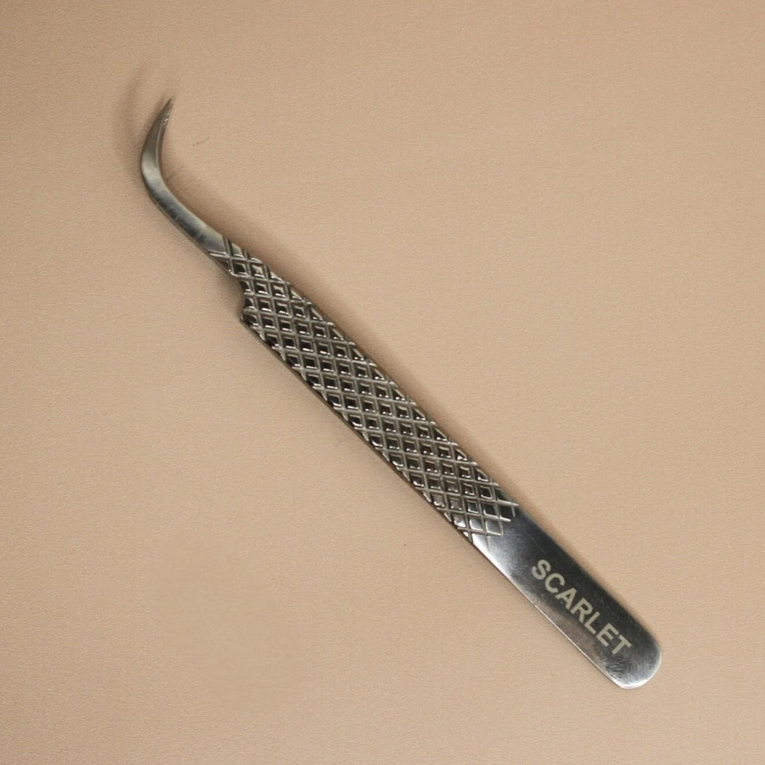 Scarlet Tweezers