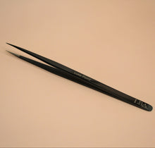 Load image into Gallery viewer, Fibre Tip Lash Tweezer - Luxe Point
