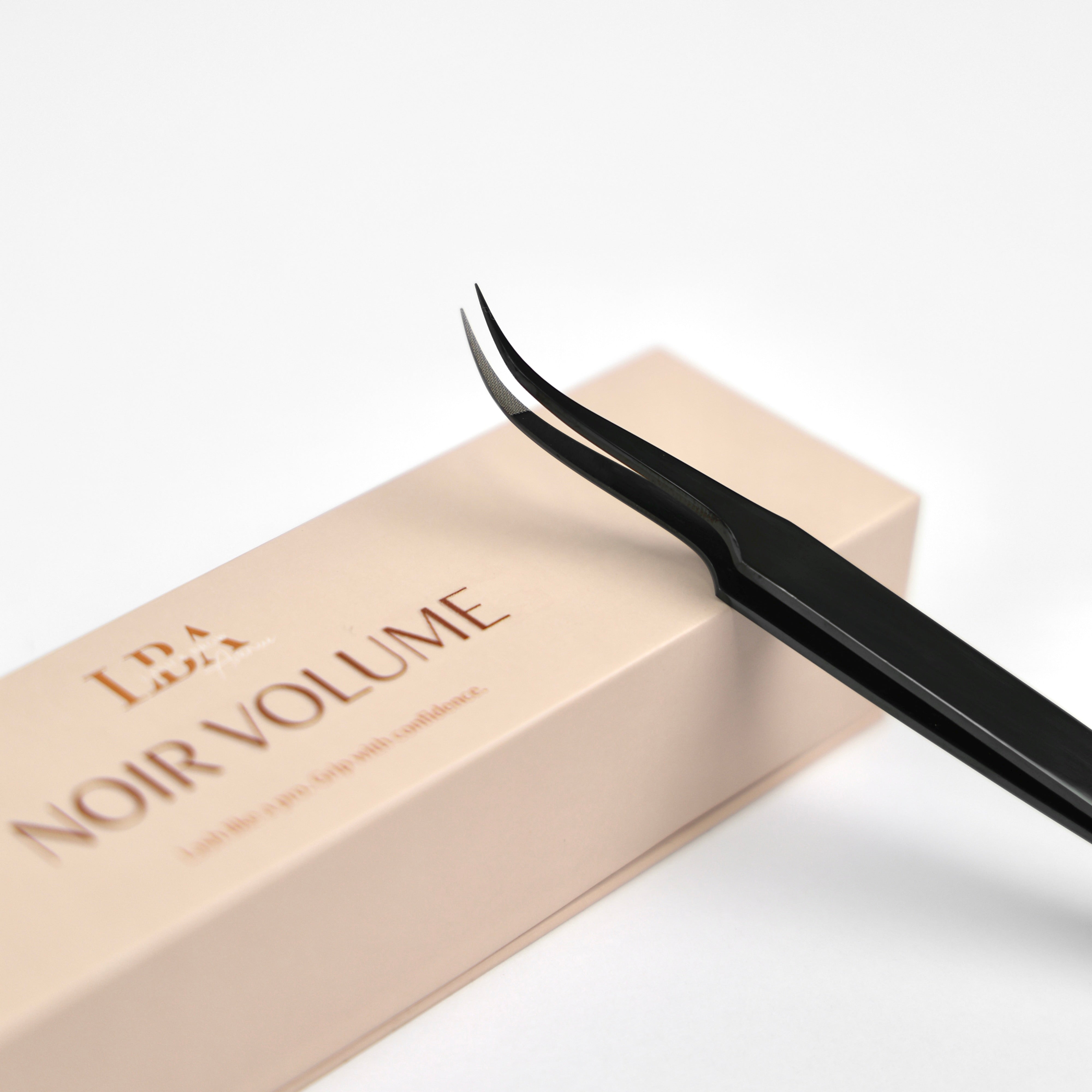 Noir Volume Tweezer