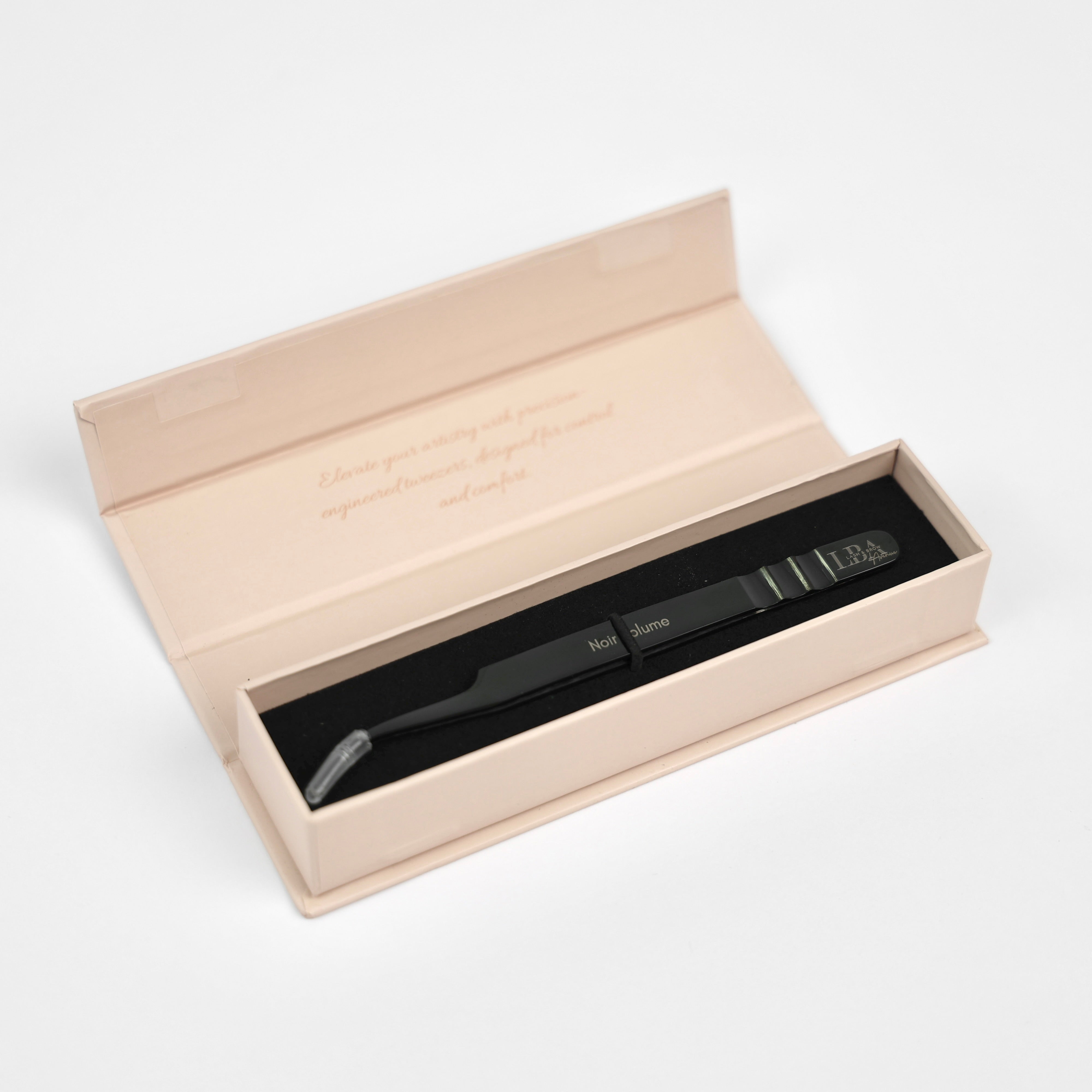 Noir Volume Tweezer