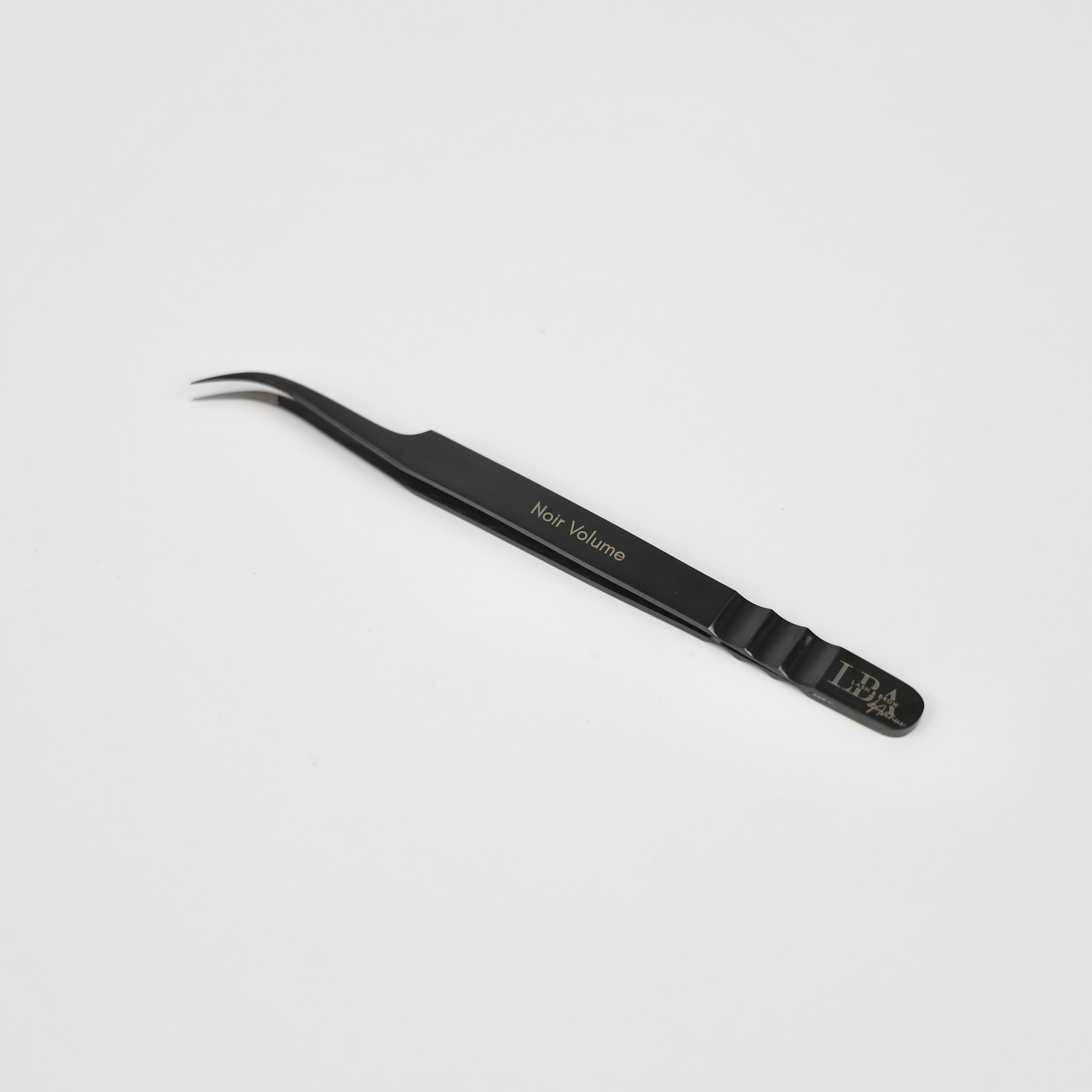 Noir Volume Tweezer