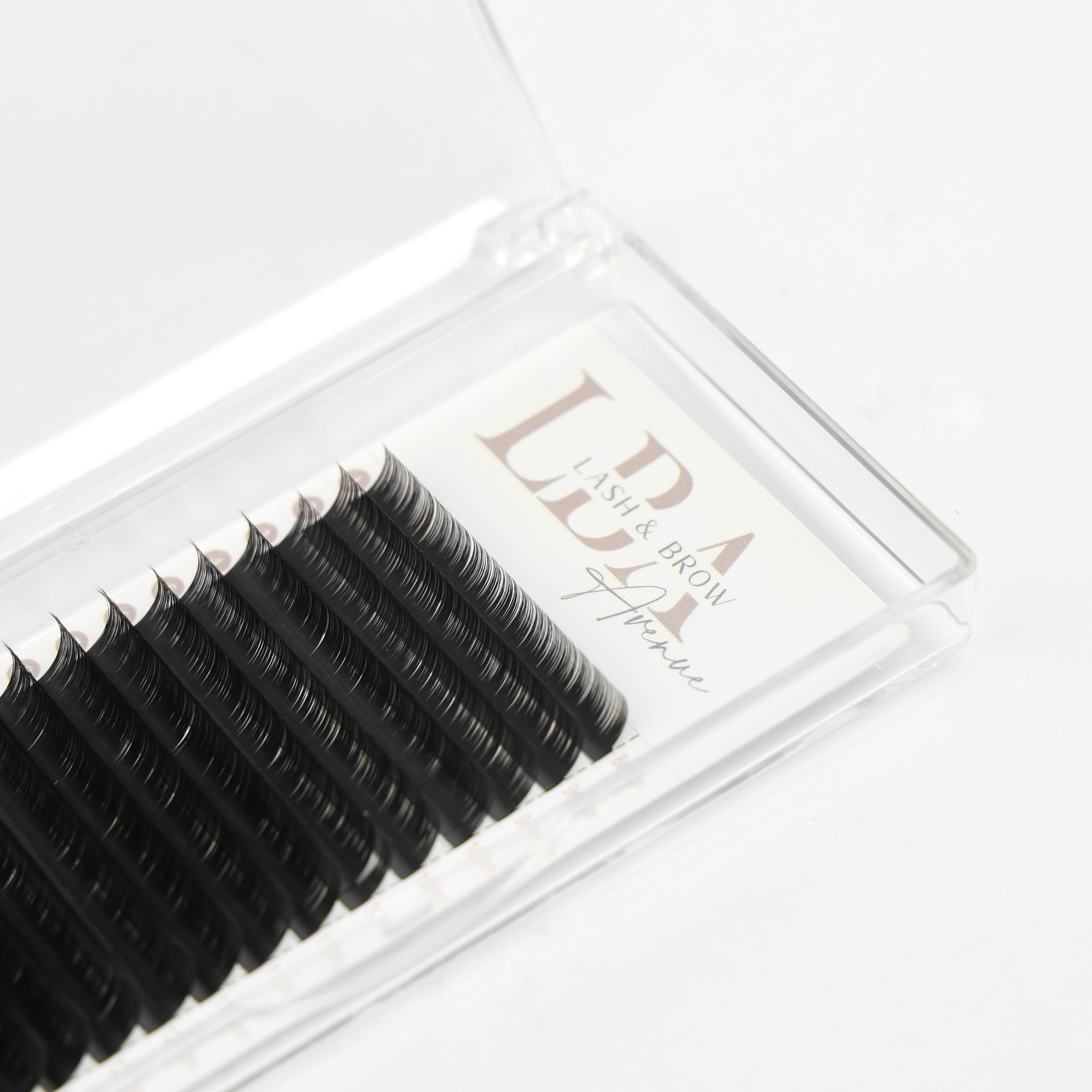 Russian Volume Lashes – 16 Lines